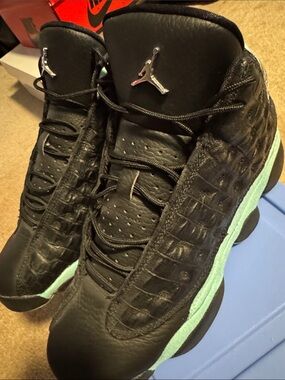 Jordan 13 island green in size 7Y or 8.5 Womens
